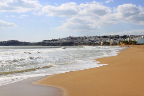 Limpeza de hottes, condutas e exaustores em Albufeira – técnico especializado Limpeza de exaustor industrial em Albufeira – técnico com equipamento de proteção