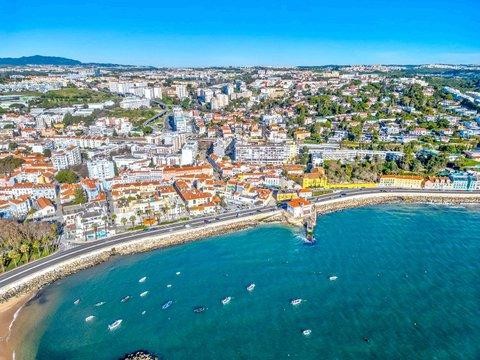 Limpeza de exaustor industrial em Oeiras – técnico com equipamento de proteção