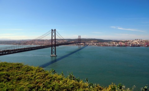 Limpeza de hottes, condutas e exaustores em Almada – técnico especializado Limpeza de exaustor industrial em Almada – técnico com equipamento de proteção