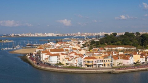 Limpeza de hottes, condutas e exaustores em Seixal – técnico especializado Limpeza de exaustor industrial em Seixal – técnico com equipamento de proteção