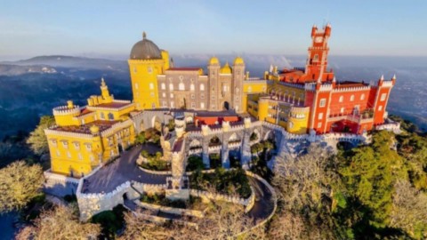Limpeza de exaustor industrial em Sintra – técnico com equipamento de proteção